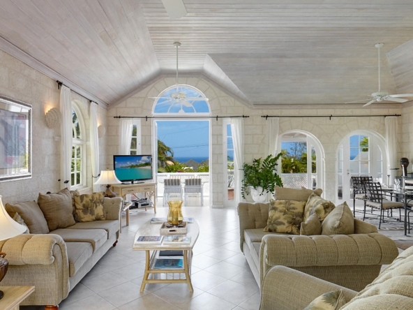 Living room of the golf residence, Forest Hills 35